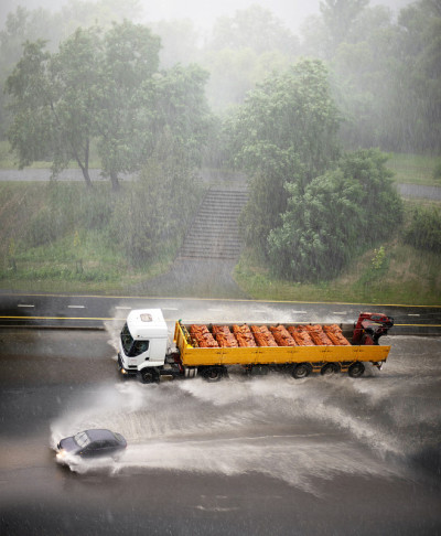飓风期间的雨和冰雹