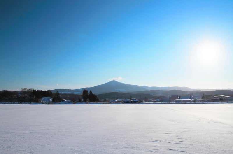 雪原山