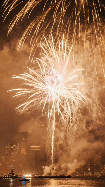 2021年7月4日，纽约市燃放烟花
