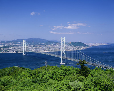 明石海峡大桥在绿色