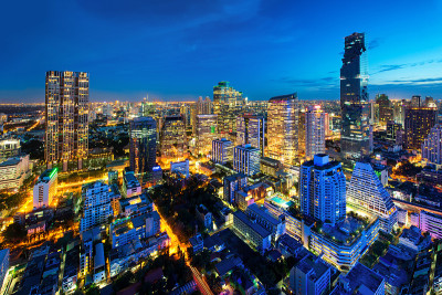 曼谷夜景在商业区，泰国。