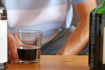 家里有酗酒问题的男人