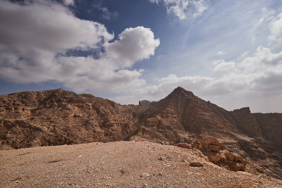 从阿拉伯联合酋长国的杰贝尔哈脚特(Jebel Hafeet)观看