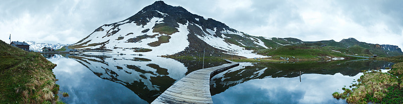 夏天阿尔卑斯山全景