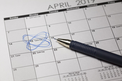 2019年4月15日(星期一)纳税日。