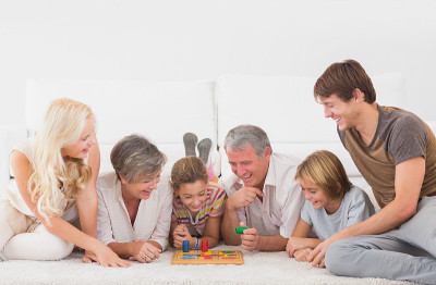 家庭玩棋类游戏