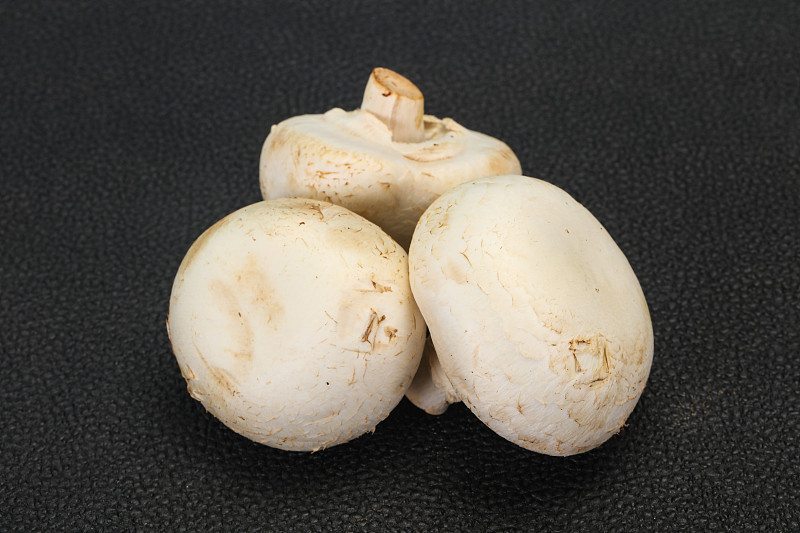 生蘑菇堆煮