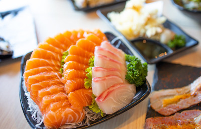 日本美食-美味的新鲜生鱼片