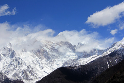 中国西藏的雪山