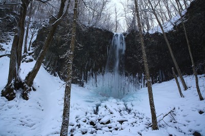 冬天山涧