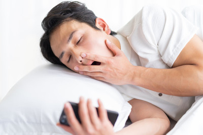 睡在床上