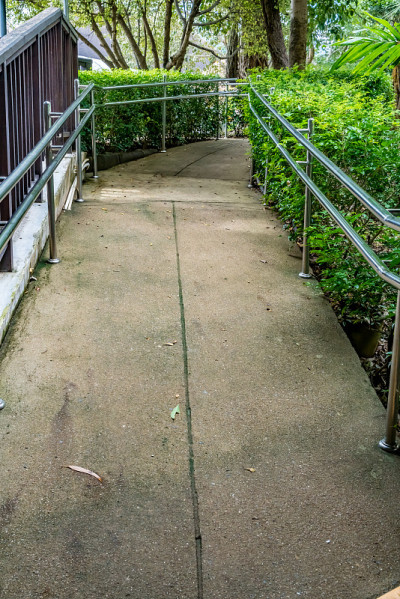 对轮椅坡道