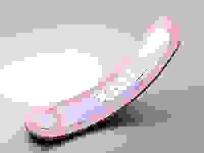 白色背景上的XML弯曲标签- 3D渲染插图