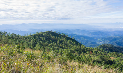 泰国法姚兰欣兰碧府兰卡国家公园的绿树山或小山