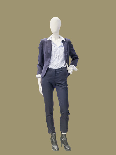 完整的女性人体模型。
