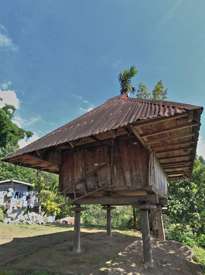 菲律宾本土建筑-木材和竹子的谷仓。Tan-am barangay-Banaue town-Ifuga