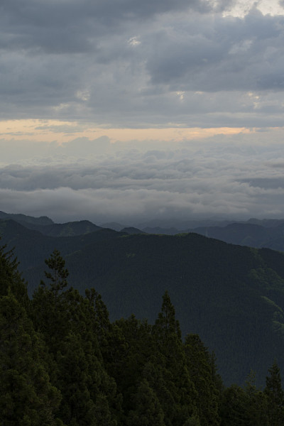 海云从山顶