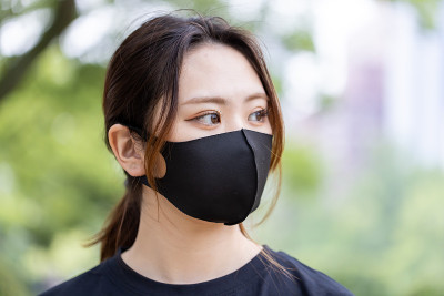 一个女人跑