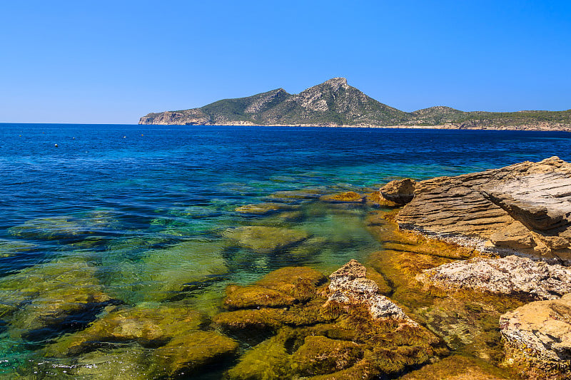 西班牙马略卡岛圣埃尔姆度假镇的海景