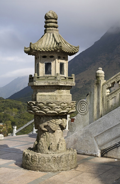宝莲寺的雕塑。大屿山。香港。中国