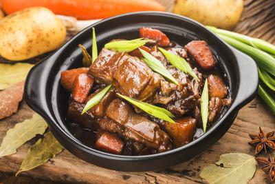 中国菜:一盘红烧羊肉