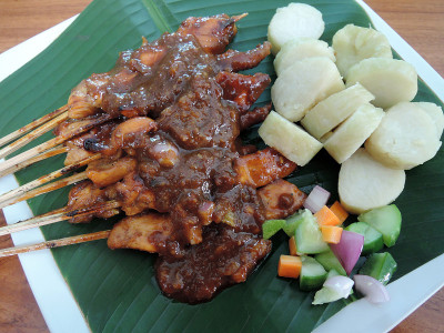 印尼食物-马杜拉鸡肉沙爹
