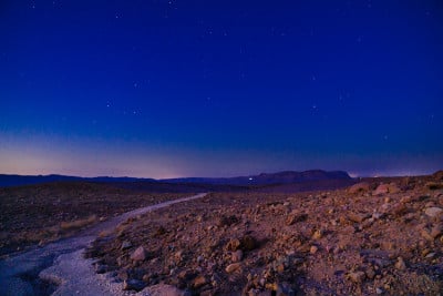 拉蒙火山口的小径、阿尔登山和星星