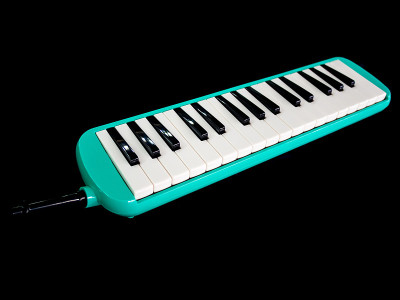 黑色背景中的Melodion