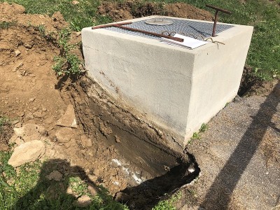 污水井已挖空进行维修工程