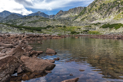 令人惊叹的穆萨伦斯基湖和穆萨拉峰，瑞拉山全景