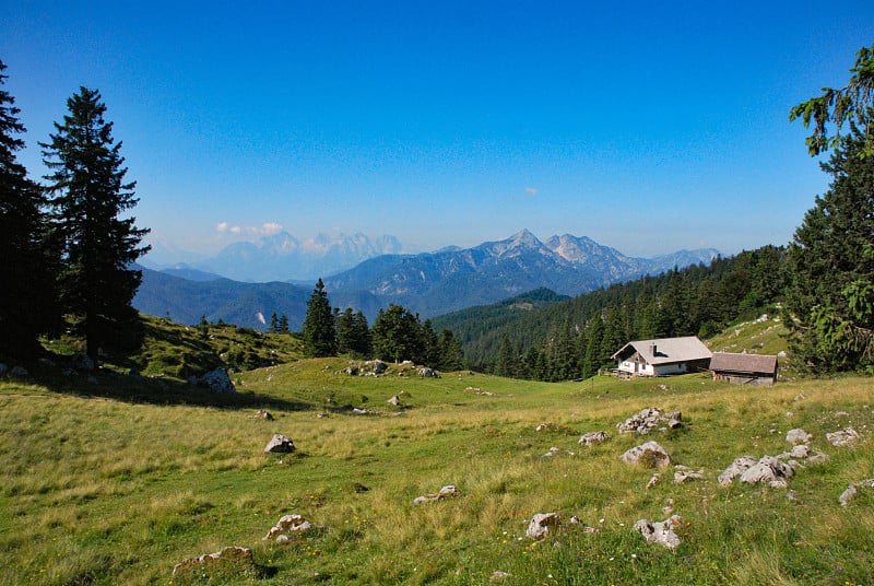 因泽尔附近的科勒阿尔姆山小屋，和基姆高阿尔卑斯山的桑塔格洪