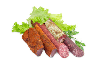干猪里脊肉和几种不同种类的香肠