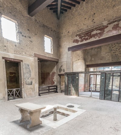 赫库兰尼姆(Herculaneum)，一座被维苏威火山喷发摧毁的古罗马城镇