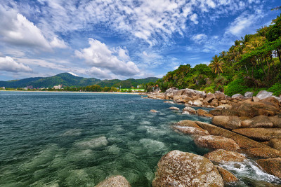 热带景观-卡隆海滩，泰国，普吉岛