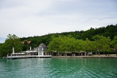 在Wortersee湖的餐厅