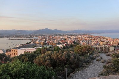 黎明时从堡垒看风景