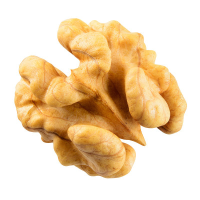 在白色背景上分离的核桃仁。剪切路径。