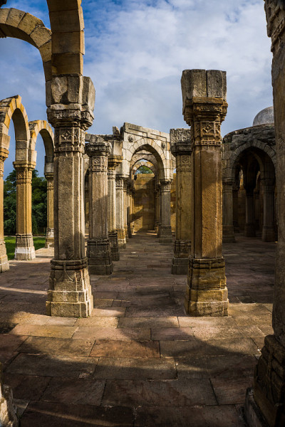 世界遗产kamani masjid也被称为kamani清真寺，Champaner