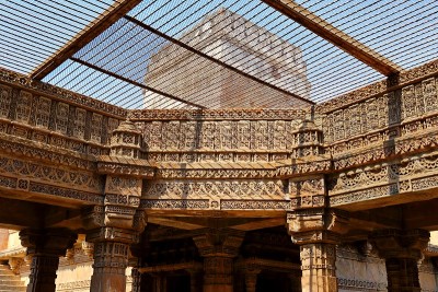 Adalaj stewell是印度古吉拉特邦艾哈迈达巴德附近的Adalaj村的一座印度教建筑。
