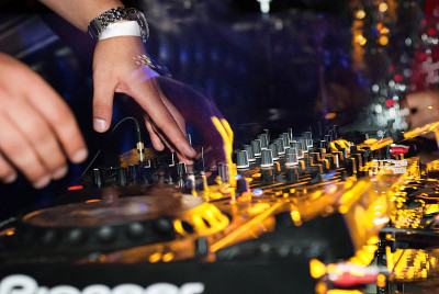 DJ