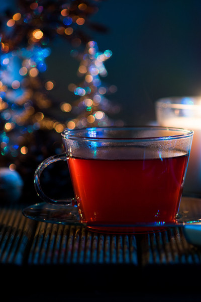 热气腾腾的茶杯