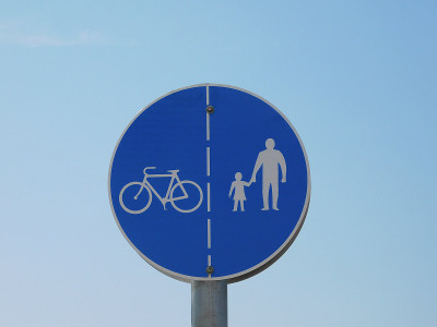道路标志:行人及自行车道标志