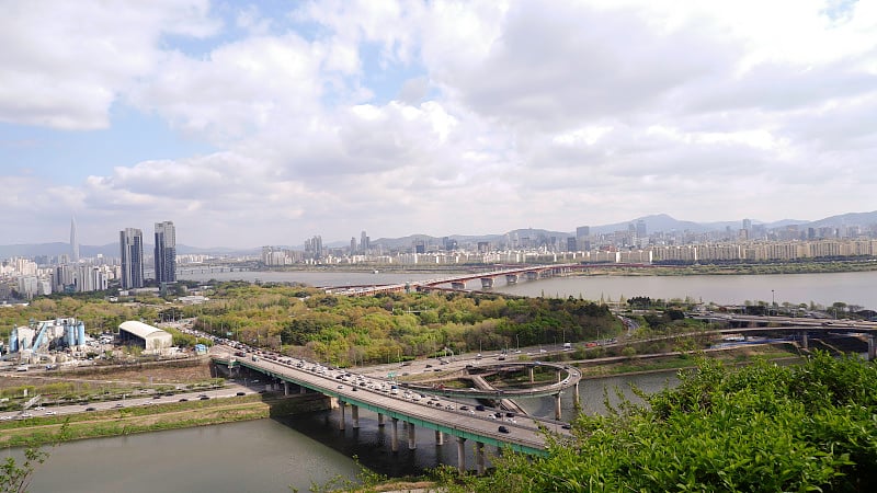 从云宝山看首尔风景