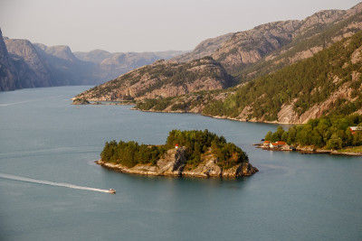 挪威盖兰格峡湾及其周围的风景