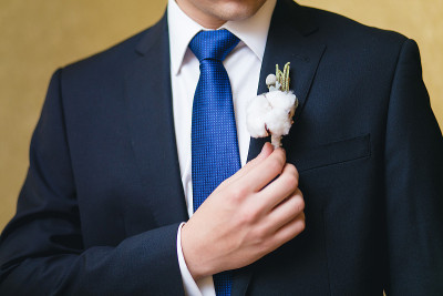 西装上的婚礼胸花