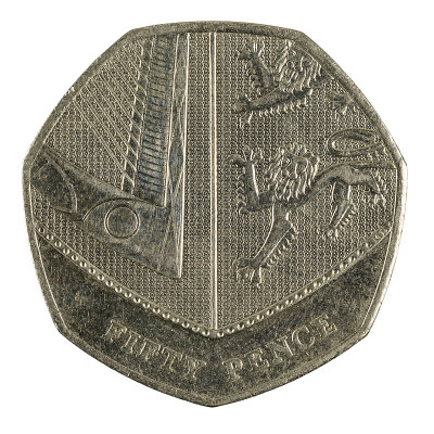 50便士硬币(2008年)孤立在白色背景上