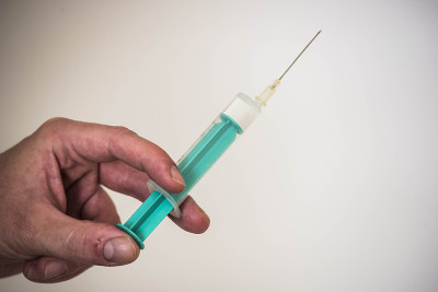 注射疫苗以预防疾病