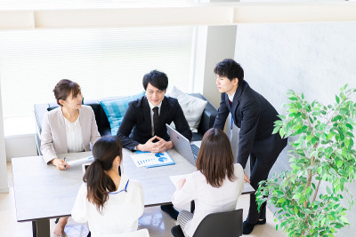 商务人士正在开会