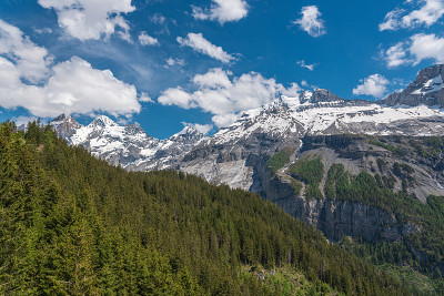 风景与Bluemlisalp山靠近Kandersteg