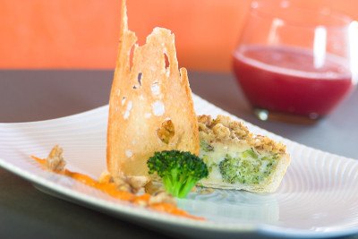素食蛋饼配西兰花。